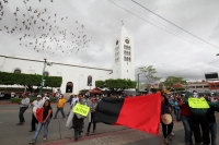 Jueves 15 de mayo del 2014. Tuxtla Gutiérrez. El magisterio chiapaneco marcha este medio día conmemorando el día del maestro en las calles de la capital de  este estado del sureste de México.