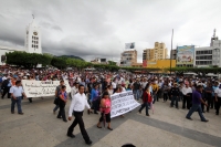 Jueves 15 de mayo del 2014. Tuxtla Gutiérrez. El magisterio chiapaneco marcha este medio día conmemorando el día del maestro en las calles de la capital de  este estado del sureste de México.