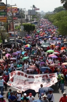 Viernes 15 de agosto del 2014. Tuxtla Gutiérrez. Maestros del movimiento federalizado marchan esta mañana de oriente a poniente de la capital del estado de Chiapas.