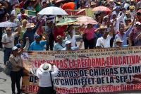 Viernes 15 de agosto del 2014. Tuxtla Gutiérrez. Maestros del movimiento federalizado marchan esta mañana de oriente a poniente de la capital del estado de Chiapas.