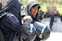 Lunes 12 de octubre del 2015. Tuxtla Gutiérrez. Bajo el intenso sol del sureste de México, elementos de las corporaciones policiacas federales y estatales se mantiene el resguardo de las entradas carreteras de la capital del estado de Chiapas, esto durant