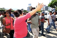 Jueves 21 de noviembre del 2013. Tuxtla Gutiérrez. Los líderes del movimiento magisterial hablan en conferencia de prensa sobre la minuta de trabajo firmada con las autoridades y afirman que todavía no han comprometido a levantar el plantón del primer cua