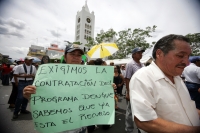 Maestros sindicalistas y trabajadores de salud se manifiestan esta mañana en las ciudades de San Cristóbal de las Casas, Comitán y Tuxtla, donde realizan bloqueos y cierre de avenidas y carreteras, así como la toma de instalaciones de CFe.