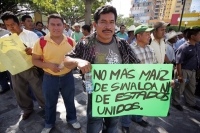 Viernes 19 de noviembre. Productores de maíz de diferentes regiones del estado de Chiapas se manifiestan en la plaza central de la ciudad de Tuxtla Gutiérrez para exigir al gobierno estatal que el apoyo para la producción agrícola sea incentivada para los