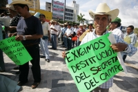 Viernes 19 de noviembre. Productores de maíz de diferentes regiones del estado de Chiapas se manifiestan en la plaza central de la ciudad de Tuxtla Gutiérrez para exigir al gobierno estatal que el apoyo para la producción agrícola sea incentivada para los