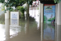 Lunes 27 de septiembre. Comerciantes y prestadores de servicio turísticos de Chiapa de Corzo observan como desaparece el malecón de esta ciudad