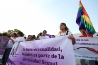Jueves 17 de mayo del 2012. Tuxtla Gutiérrez, Chiapas. Esta tarde los grupos lésbicos y gays marchan por la Avenida Central durante las celebraciones del día mundial en contra de la homofobia.