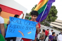 Jueves 17 de mayo del 2012. Tuxtla Gutiérrez, Chiapas. Esta tarde los grupos lésbicos y gays marchan por la Avenida Central durante las celebraciones del día mundial en contra de la homofobia.