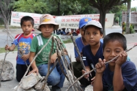 Miércoles 30 de octubre del 2013. Tuxtla Gutiérrez. Familias de las comunidades de Ixtapa bloquean la vía del libramiento sur para protestar en las instalaciones de CDI exigiendo la liberación de los recursos económicos de la región.