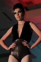 Jueves 11 de agosto. Las modelos chiapanecas participan durante la  pasarela de graduación de la Escuela de Diseño de Modas Maniquí presentó esta noche. Los trabajos de los 15 diseñadores que obtienen el titulo de esta licenciatura fueron presentados de m