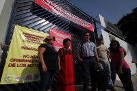 Miércoles 29 de julio del 2015. Tuxtla Gutiérrez. Administradores de Unidades de Manejo Ambiental de Chiapas toman y clausuran simbólicamente la delegación de la SEMARNAT en esta ciudad.