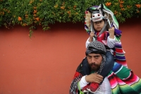 Domingo 22 de septiembre del 2019. San Cristóbal de las Casas. Los Esclavos Mercedarios, Panzudos y las representaciones satíricas de diferentes personajes acompañan la procesión durante El Anuncio de la Fiesta del Barrio de la Merced