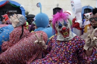 Domingo 22 de septiembre del 2019. San Cristóbal de las Casas. Los Esclavos Mercedarios, Panzudos y las representaciones satíricas de diferentes personajes acompañan la procesión durante El Anuncio de la Fiesta del Barrio de la Merced