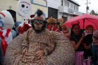 Domingo 22 de septiembre del 2019. San Cristóbal de las Casas. Los Esclavos Mercedarios, Panzudos y las representaciones satíricas de diferentes personajes acompañan la procesión durante El Anuncio de la Fiesta del Barrio de la Merced