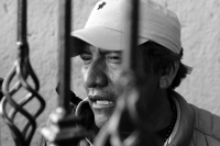 Miércoles 6de marzo del 2019. Tuxtla Gutiérrez. El Presbítero Marcelo Pérez habla sobre el proyecto extractivo en Solosuchiapa en la entrada del edificio del gobierno chiapaneco.