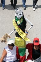 Miércoles 2 de octubre del 2013. Chiapa de Corzo. Aspecto de la mega marcha de este dos de octubre donde organizaciones sociales se unen al movimiento magisterial para conmemorar la matanza de Tlatelolco en el 68.