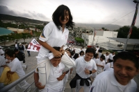 Miércoles 1 de diciembre. Estudiantes de diferentes escuelas de Tuxtla participan en las actividades del DÃa Mundial en Contra del VIH-SIDA esta mañana en el parque Morelos-Bicentenario. Miércoles 1 de diciembre. Estudiantes de diferentes escuelas de Tuxtla participan en las actividades del DÃa Mundial en Contra del VIH-SIDA esta mañana en el parque Morelos-Bicentenario.