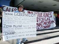 Viernes 26 de noviembre. Pobladores de Chiapa de Corzo se manifiestan esta mañana para exigir que sea reubicada o clausurada la empresa Caleras y Morteros del Grijalva la cual explota los recursos en las cercanías del Cañón del Sumidero