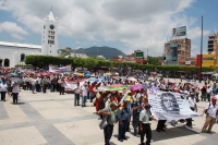 Lunes 4 de junio del 2012. Tuxtla Gutiérrez, Chiapas. El magisterio chiapaneco se manifiesta con una marcha desde el oriente de la ciudad hacia la Plaza Central donde inician un plantón indefinido