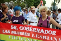 Domingo 17 de mayo del 2015. Tuxtla Gutiérrez. La comunidad lésbico, gay y transexual de Chiapas, marchan esta tarde en contra de las conductas discriminantes a los grupos homosexuales.
