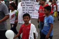 Domingo 5 de mayo del 2016. Tuxtla Gutiérrez. Los padres de familia que apoyan al movimiento magisterial marchan este día por diferentes puntos de la capital de Chiapas.