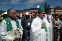 Foto/Miradasur. Martes 15 de febrero. Durante la reunión de Catequistas de la Diocesis de San Cristóbal de las Casas se realizo una peregrinación encabezada por Don Felipe Arismendi Esquivel y de Enrique Díaz Díaz Obispos de esta diócesis.