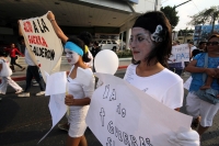 Domingo 9 de mayo. Los jóvenes tuxtlecos se suman a la Marcha en contra de la Violencia repudiando a los grupos que tratan  de aprovecharse de los movimientos sociales.