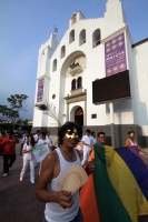 Martes 17 de mayo. Esta tarde organizaciones sociales y de grupos minoritarios realizan la Marcha Estatal en contra de la Homofobia por las avenidas de la ciudad de Tuxtla Gutiérrez.