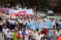 Gutiérrez/Maestros del sistema estatal afiliados a la Sección 40 continúan realizando plantones y marchas en el primer cuadro de la ciudad de Tuxtla Gutiérrez, mientras que los estudiantes de la Escuela Intercultural Bilingüe Jacinto Canek piden que se ha