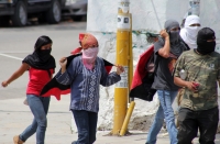 Lunes 1ero de junio del 2015. Tuxtla Gutiérrez. El movimiento magisterial marcha esta mañana sobre la avenida principal de la capital de Chiapas donde se instalaran en plantón indefinido para continuar con las jornadas en contra de la Reforma Educativa.