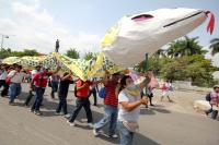 Lunes 1ero de junio del 2015. Tuxtla Gutiérrez. El movimiento magisterial marcha esta mañana sobre la avenida principal de la capital de Chiapas donde se instalaran en plantón indefinido para continuar con las jornadas en contra de la Reforma Educativa.