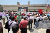 Lunes 8 de julio del 2013. Tuxtla Gutiérrez. Maestros del Bloque Democrático marchan por la avenida central de la capital del estado de Chiapas para celebrar su triunfo en las elecciones de los representantes estatales ante la SNTE y protestar en contra d