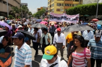 Lunes 8 de julio del 2013. Tuxtla Gutiérrez. Maestros del Bloque Democrático marchan por la avenida central de la capital del estado de Chiapas para celebrar su triunfo en las elecciones de los representantes estatales ante la SNTE y protestar en contra d
