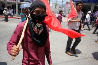 Lunes 8 de julio del 2013. Tuxtla Gutiérrez. Maestros del Bloque Democrático marchan por la avenida central de la capital del estado de Chiapas para celebrar su triunfo en las elecciones de los representantes estatales ante la SNTE y protestar en contra d