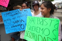 Domingo 27 de mayo del 2012. Tuxtla Gutiérrez, Chiapas. Grupos de estudiantes y jóvenes tuxtlecos se manifiestan este medio dÃa en contra los asesinatos de mujeres en Chiapas y se organizan en el movimiento #123 Chiapas. Domingo 27 de mayo del 2012. Tuxtla Gutiérrez, Chiapas. Grupos de estudiantes y jóvenes tuxtlecos se manifiestan este medio dÃa en contra los asesinatos de mujeres en Chiapas y se organizan en el movimiento #123 Chiapas.