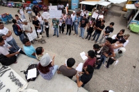 Domingo 27 de mayo del 2012. Tuxtla Gutiérrez, Chiapas. Grupos de estudiantes y jóvenes tuxtlecos se manifiestan este medio día en contra los asesinatos de mujeres en Chiapas y se organizan en el movimiento #123 Chiapas.