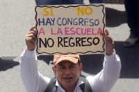 Jueves 20 de julio del 2017. Tuxtla Gutiérrez. El Movimiento Magisterial marcha este medio día respondiendo a la convocatoria del Comité Central de Lucha para la movilización Regional por las familias de Ayotizinapa.