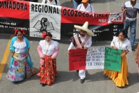 Martes 20 de noviembre del 2013. Tuxtla Gutiérrez.  Durante la manifestación en conmemorativa del día de la revolución, el movimiento magisterial realiza una marcha desde el crucero de La Pochota, con la singularidad que los contingentes juveniles protago