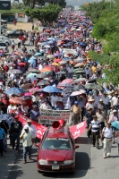 Martes 20 de noviembre del 2013. Tuxtla Gutiérrez.  Durante la manifestación en conmemorativa del día de la revolución, el movimiento magisterial realiza una marcha desde el crucero de La Pochota, con la singularidad que los contingentes juveniles protago