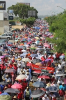 Martes 20 de noviembre del 2013. Tuxtla Gutiérrez.  Durante la manifestación en conmemorativa del día de la revolución, el movimiento magisterial realiza una marcha desde el crucero de La Pochota, con la singularidad que los contingentes juveniles protago
