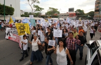 Sábado 29 de agosto del 2015. Tuxtla Gutiérrez. Paco Rojas Toledo, ex candidato a la alcaldía de Tuxtla durante la manifestación de esta tarde después de que el tribunal electoral local validara los comicios para el ayuntamiento de la capital de Chiapas.
