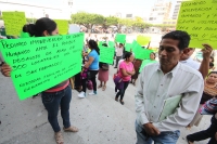 Martes 6 de mayo del 2014. Tuxtla Gutiérrez. Varios grupos de manifestantes coinciden en el parque central para exigir a la administración estatal la solución a los problemas de las distintas regiones del estado. Ixtapa, San Fernando y colonos de Cuxtital