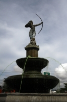Lunes 30 de septiembre del 2019. Tuxtla Gutiérrez. El sistema de reciclado de agua de la fuente La Diana Cazadora continúa bombeando el líquido verde vertido durante la manifestación feminista de este fin de semana.