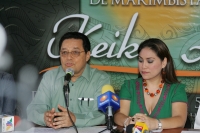 Miércoles 16 de febrero.  Esta mañana fue presentado el próximo Concurso Latinoamericano de Marimbistas que este año será dedicado a la virtuosa oriental Keiko Abe.  (en las imágenes Keiko hija, Miguel Pavía y las autoridades del Coneculta y Uniach)
