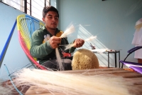 Viernes 6 de enero del 2017. Chiapa de Corzo. Las hábiles manos de los artesanos chiapanecas elaboran las mascaras y monteras de ixtle de los danzantes Parachicos Viernes 6 de enero del 2017. Chiapa de Corzo. Las hábiles manos de los artesanos chiapanecas elaboran las mascaras y monteras de ixtle de los danzantes Parachicos