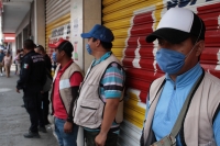 Martes 14 de abril del 2020. Tuxtla Gutiérrez. El uso de las mascarillas se va volviendo cotidiana entre los trabajadores quienes expuestos a posibles contagios, utilizan los diferentes cubre-bocas para realizar las actividades diarias