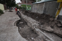 Miércoles 2 de mayo del 2012. Los trabajos de rehabilitación de la tuberÃa del drenaje en las colonias del lado norte oriente de la ciudad continúan sin que los trabajadores de obras públicas municipales los atiendan. Miércoles 2 de mayo del 2012. Los trabajos de rehabilitación de la tuberÃa del drenaje en las colonias del lado norte oriente de la ciudad continúan sin que los trabajadores de obras públicas municipales los atiendan.