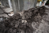 Miércoles 2 de mayo del 2012. Los trabajos de rehabilitación de la tubería del drenaje en las colonias del lado norte oriente de la ciudad continúan sin que los trabajadores de obras públicas municipales los atiendan.