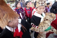 Sábado 29 de noviembre del 2014. Teopisca. Los jóvenes de Santo Tomas Oxchuc interpretan las danzas tradicionales de su comunidad durante la realización del Festival Maya-Zoque-Chiapaneca el cual es organizado por el CELALI con la participación de más de 