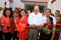 Viernes 11 de octubre del 2013. Tuxtla Gutiérrez. Dante Delgado Acompaña a María Elena Orantes y a Emilia González durante la inauguración del edificio de esta organización política en la capital de Chiapas.